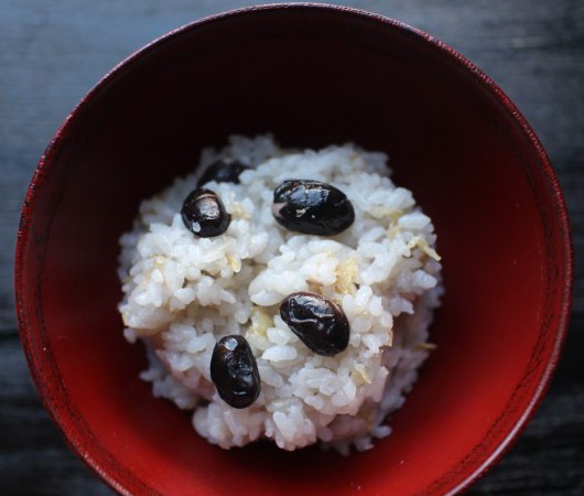 黒豆と湯葉のおこわ